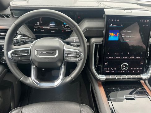 Used 2025 GMC Yukon XL Denali AWD/4WD image 16