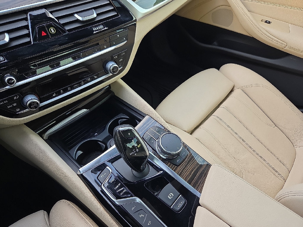 Used 2018 BMW 530e RWD image 25