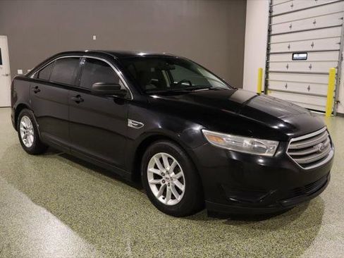 Used 2013 Ford Taurus SE image 1