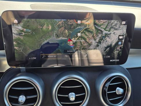 Used 2020 Mercedes-Benz GLC 300 4MATIC image 29