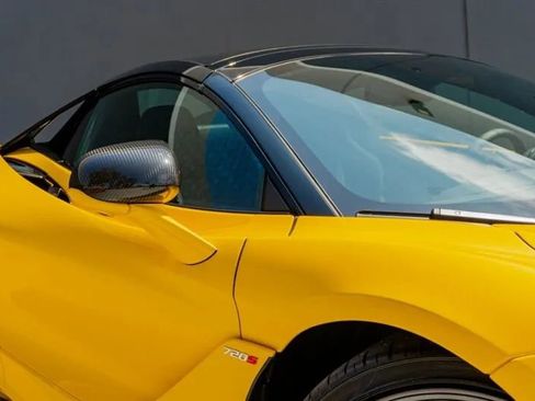Used 2023 McLaren 720S Spider image 38