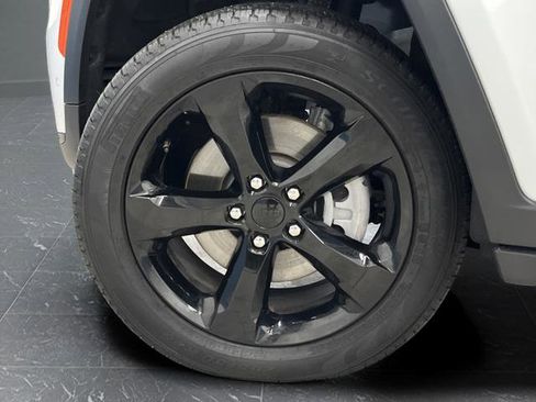 Used 2025 Jeep Grand Cherokee L Limited w/ Luxury Tech Group II image 38