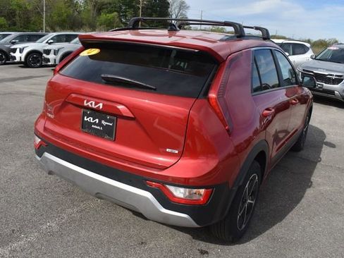 Used 2024 Kia Niro EX FWD image 3