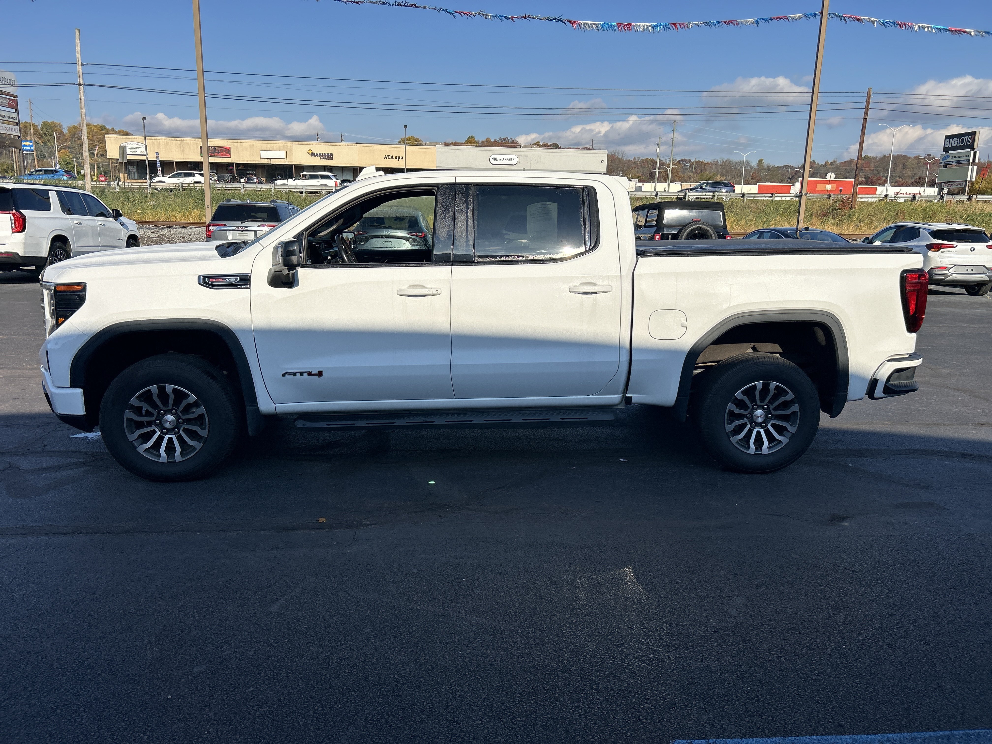 Used 2023 GMC Sierra 1500 AT4 AWD/4WD image 7