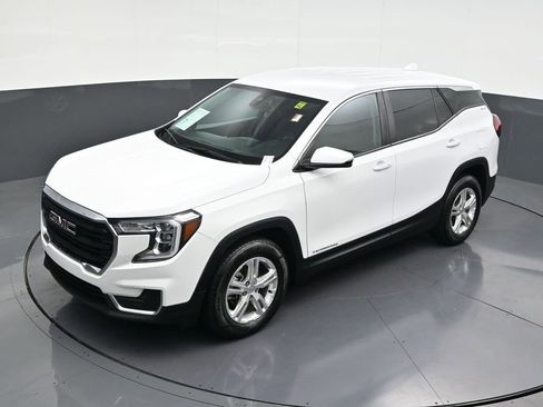Used 2023 GMC Terrain SLE image 15