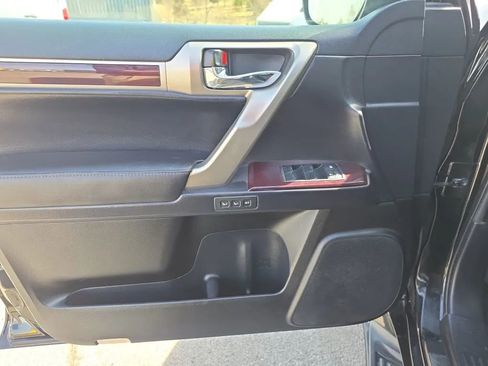Used 2014 Lexus GX 460 Luxury image 19