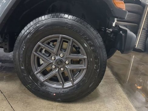 New 2026 Jeep Gladiator Sport image 10