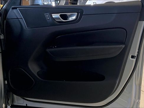 Used 2018 Volvo XC60 T5 Inscription w/ Convenience Package image 21