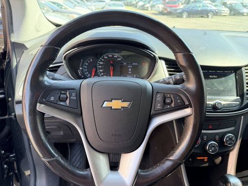 Used 2019 Chevrolet Trax LT w/ LT Convenience Package FWD image 11