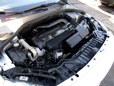 Used 2015 Volvo V60 T5 Cross Country w/ Convenience Package image 36