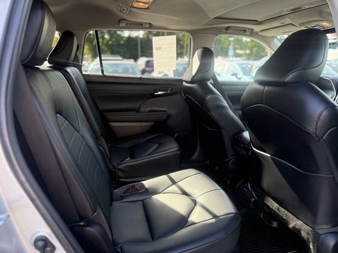 Certified 2022 Toyota Highlander XLE image 20