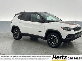 Used 2025 Jeep Compass Trailhawk video 1