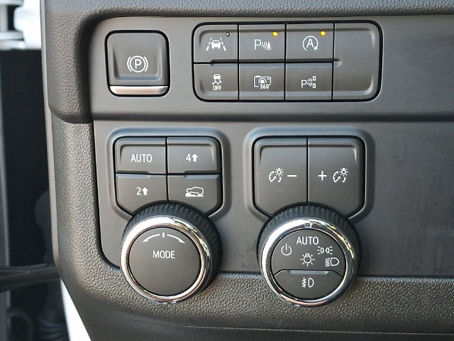 Used 2026 Chevrolet Suburban RST AWD/4WD image 9
