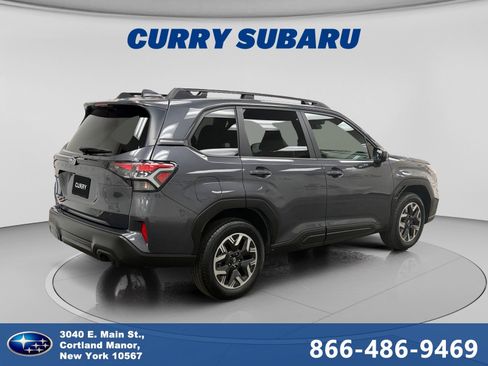 Used 2025 Subaru Forester Premium AWD/4WD image 5