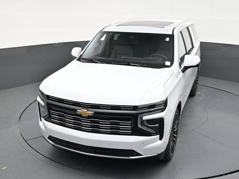 Used 2026 Chevrolet Suburban High Country AWD/4WD image 18