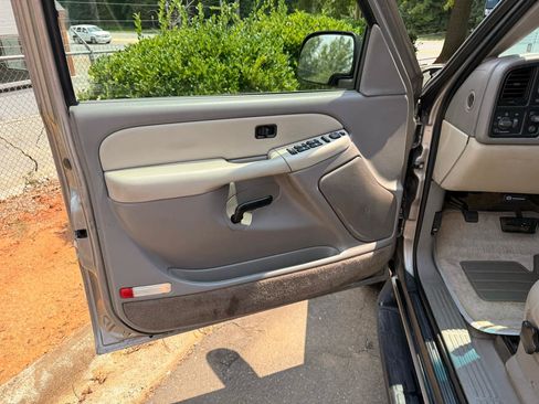 Used 2002 Chevrolet Suburban LS RWD image 7