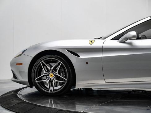 Used 2016 Ferrari California T image 10