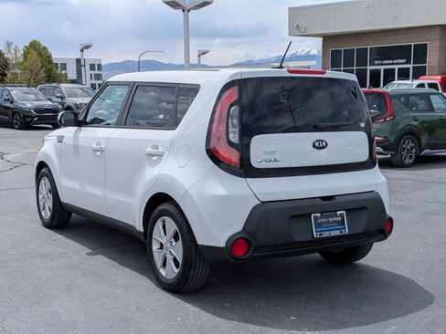 Used 2015 Kia Soul FWD image 3