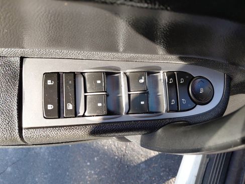 Used 2011 Chevrolet Silverado 1500 LT image 17