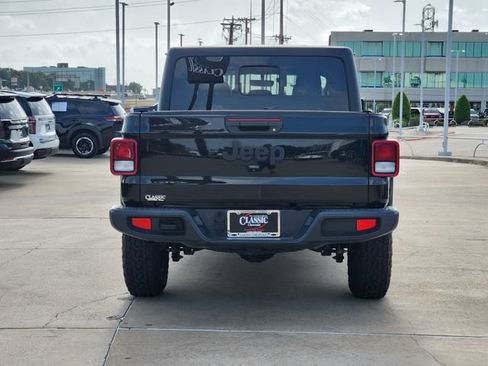 Used 2022 Jeep Gladiator Sport AWD/4WD image 13