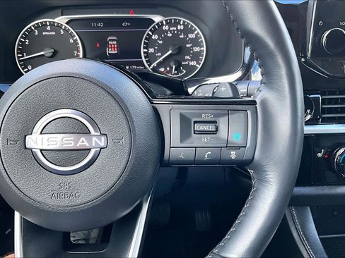 Used 2025 Nissan Pathfinder SL image 24