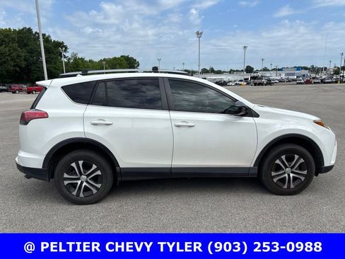Used 2018 Toyota RAV4 LE FWD image 8