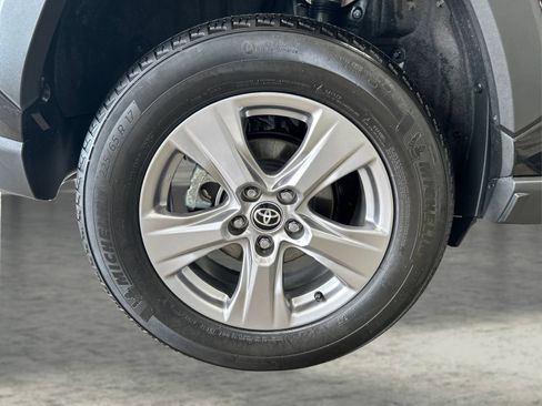 Used 2025 Toyota RAV4 XLE FWD image 21