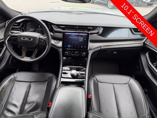 Used 2023 Jeep Grand Cherokee Overland AWD/4WD image 3