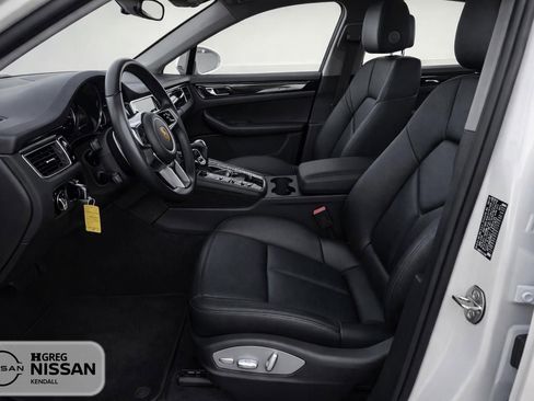Used 2018 Porsche Macan image 8