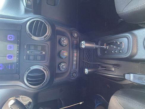 Used 2018 Jeep Wrangler Unlimited Sport S AWD/4WD image 21