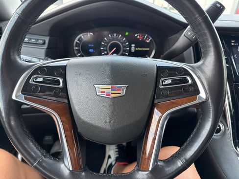 Used 2019 Cadillac Escalade Luxury AWD/4WD image 15