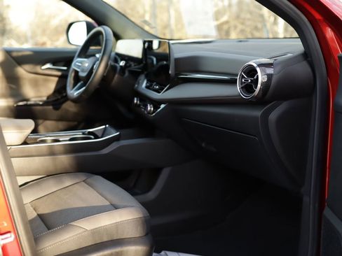 Used 2025 Chevrolet Equinox LT w/ Convenience Package II image 31