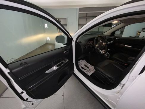 Used 2016 Jeep Compass Latitude AWD/4WD image 11