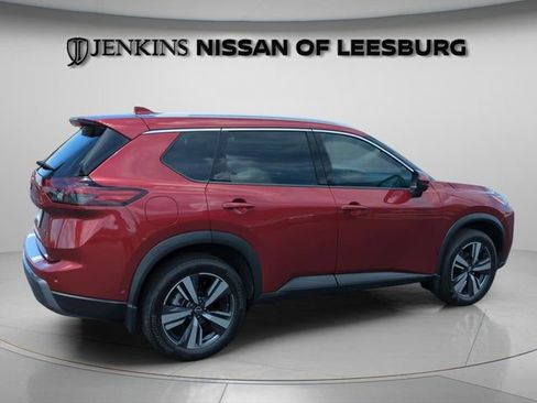 Certified 2025 Nissan Rogue SL FWD image 5
