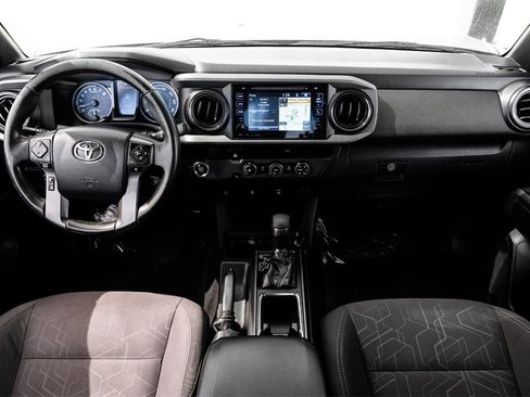 Used 2016 Toyota Tacoma TRD Sport w/ Towing Package image 10