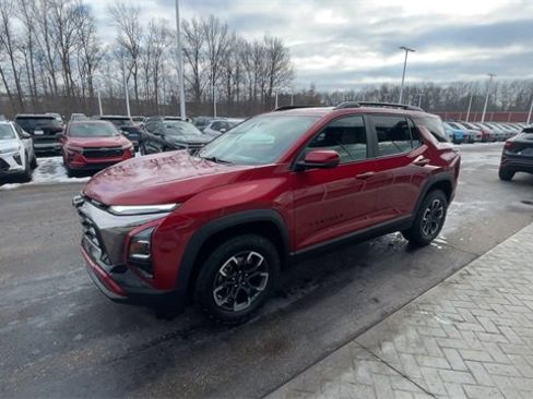 Used 2025 Chevrolet Equinox ACTIV w/ Safety and Technology Package image 4