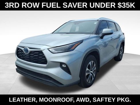 Used 2022 Toyota Highlander XLE AWD/4WD image 4