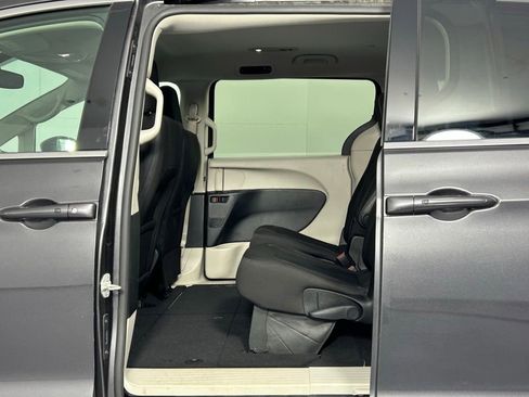 Used 2023 Chrysler Voyager LX FWD image 13