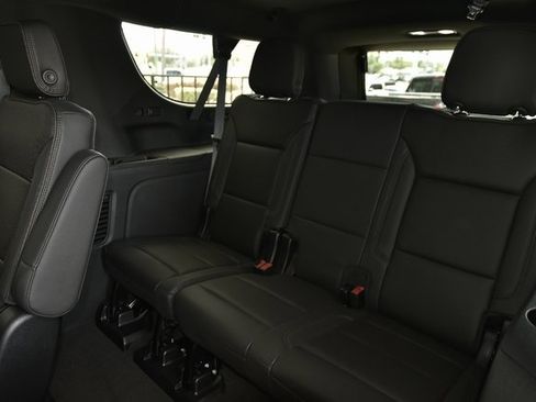 Used 2024 Chevrolet Suburban High Country image 19