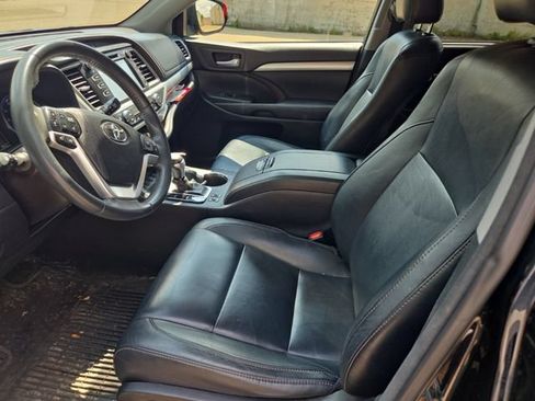 Used 2016 Toyota Highlander XLE AWD/4WD image 24