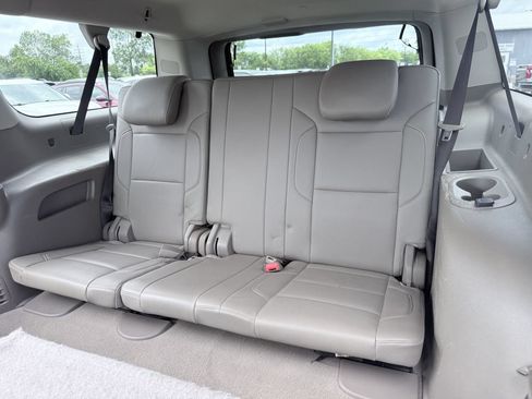 Used 2019 Chevrolet Suburban LT RWD image 14