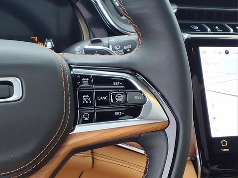 New 2025 Jeep Grand Cherokee Summit image 17