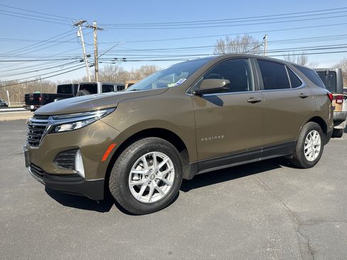 Used 2023 Chevrolet Equinox LT image 1
