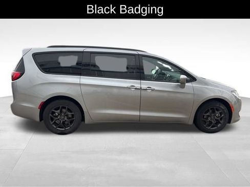Used 2019 Chrysler Pacifica Limited w/ S Appearance Package image 7