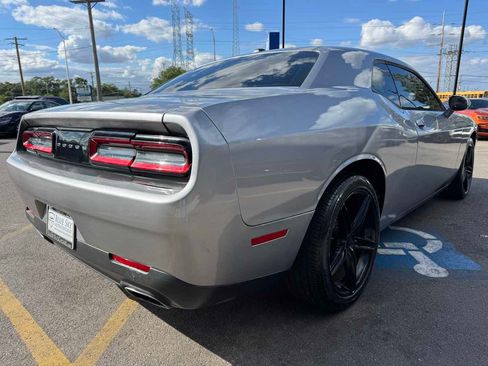 Used 2015 Dodge Challenger SXT RWD image 5