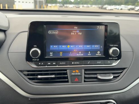 Used 2024 Nissan Altima 2.5 S FWD image 19