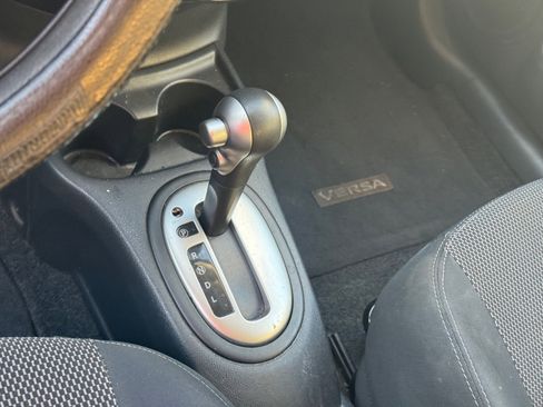 Used 2014 Nissan Versa SV image 11