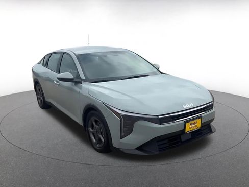 Used 2025 Kia K4 FWD image 3
