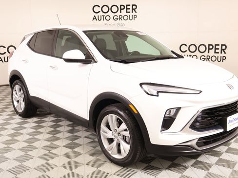 Used 2024 Buick Encore GX Preferred FWD image 1