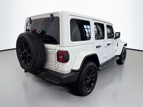 Used 2025 Jeep Wrangler Unlimited Sahara AWD/4WD image 10